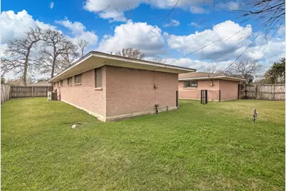 2000 E Fayle Street, Baytown, TX 77520 - Photo 3