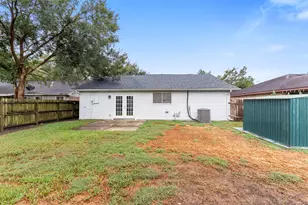 7427 Londres Dr, Houston, TX 77083 - Photo 17