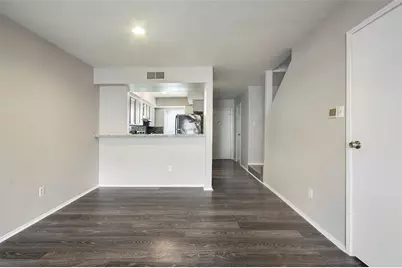 8704 Victorian Village Drive #8704, Houston, TX 77071 - Photo 9