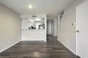 8704 Victorian Village Dr, Houston, TX 77071 - Photo 9