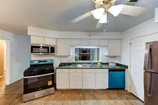 1113 W Flamingo Dr, Seabrook, TX 77586 - Photo 11