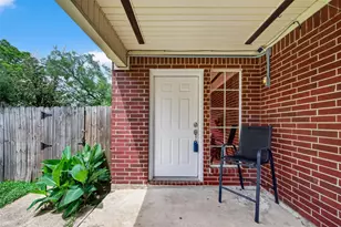 3608 Lochmoor Ln, Pearland, TX 77581 - Photo 5