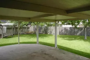 3608 Lochmoor Ln, Pearland, TX 77581 - Photo 5