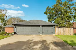 204 Sugar Cane Trce, Lake Jackson, TX 77566 - Photo 5