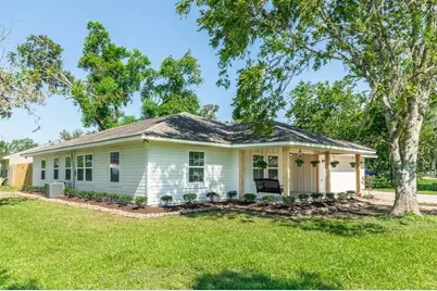 501 Elm Street, Lake Jackson, TX 77566 - Photo 3