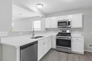 11839 Madison Oak St, Houston, TX 77038 - Photo 9