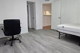 8427 Hearth Dr, Houston, TX 77054 - Photo 5