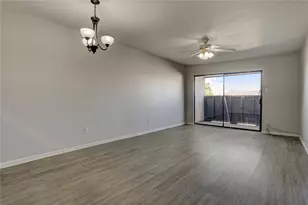 3015 Walnut Bend Ln, Houston, TX 77042 - Photo 5