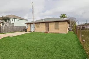 2317 Wimcrest St, Galveston, TX 77551 - Photo 11
