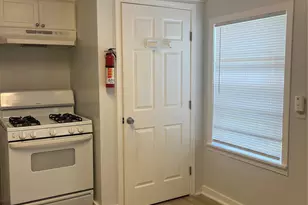 5537 Bataan Rd, Houston, TX 77033 - Photo 5