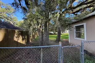 603 E 1st St, Sweeny, TX 77480 - Photo 5