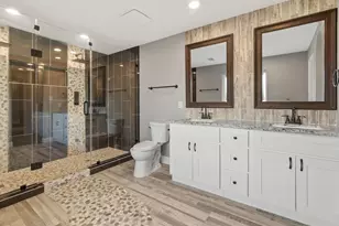 2102 Lazybrook Dr, Houston, TX 77008 - Photo 15