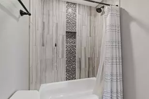 2102 Lazybrook Dr, Houston, TX 77008 - Photo 21