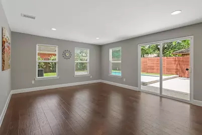 2102 Lazybrook Drive, Houston, TX 77008 - Photo 5