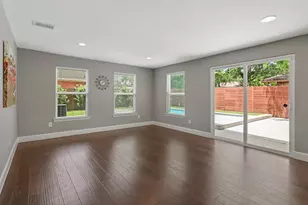 2102 Lazybrook Dr, Houston, TX 77008 - Photo 5