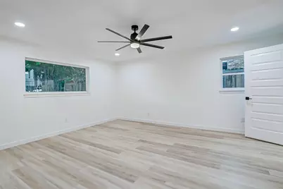 7226 Troulon Drive, Houston, TX 77074 - Photo 15