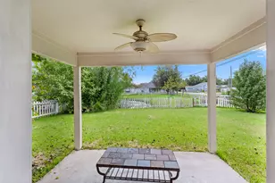 5002 Asia Ln, Dickinson, TX 77539 - Photo 11