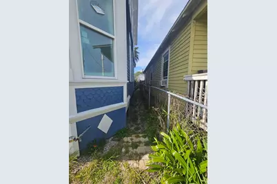 2724 Avenue L, Galveston, TX 77550 - Photo 31