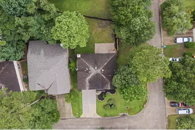 135 S Spinning Wheel Circle, The Woodlands, TX 77382 - Photo 11