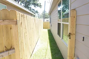 11604 Vistawood St, Willis, TX 77318 - Photo 3