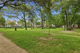 12973 Trail Hollow Dr, Houston, TX 77079 - Photo 23