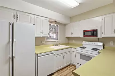 12973 Trail Hollow Drive #2973, Houston, TX 77079 - Photo 11