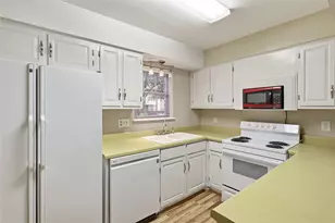 12973 Trail Hollow Dr, Houston, TX 77079 - Photo 11