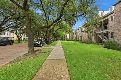 12973 Trail Hollow Drive #2973, Houston, TX 77079 - Photo 3