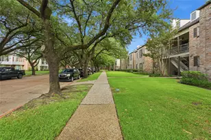 12973 Trail Hollow Dr, Houston, TX 77079 - Photo 3