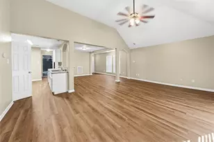 13030 Maile Park Dr, Houston, TX 77034 - Photo 5