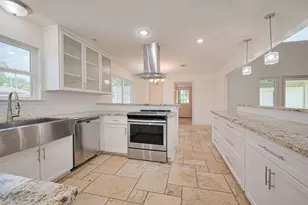 982 W Donovan St, Houston, TX 77091 - Photo 9