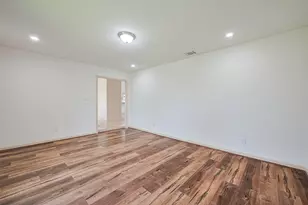 982 W Donovan St, Houston, TX 77091 - Photo 11