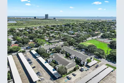 7065 N Holiday Drive, Galveston, TX 77550 - Photo 23