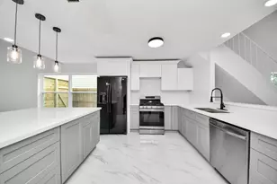 10410 Green Valley Ln, Houston, TX 77064 - Photo 7