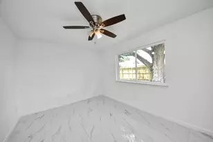 10410 Green Valley Ln, Houston, TX 77064 - Photo 33