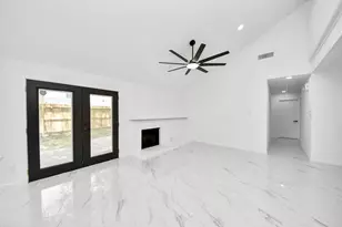 10410 Green Valley Ln, Houston, TX 77064 - Photo 19
