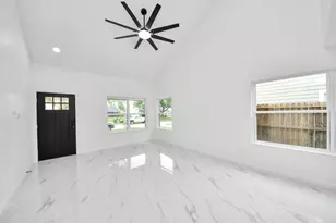 10410 Green Valley Ln, Houston, TX 77064 - Photo 9