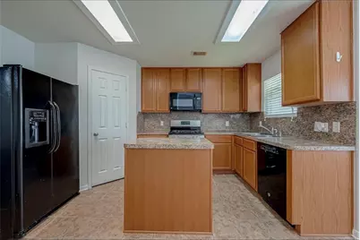 5242 Espuela Lane, Baytown, TX 77521 - Photo 9