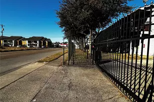 7201 Hallshire Dr Dr, Houston, TX 77016 - Photo 9