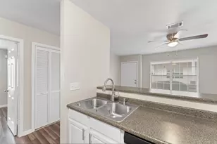 512 Hollyhock Streets, Prairie View, TX 77484 - Photo 9