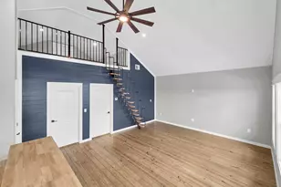 1042 Victoria Ln, Gilchrist, TX 77617 - Photo 9