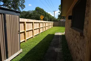 1546 Ramada Dr, Houston, TX 77062 - Photo 9