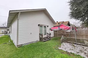 1217 Campbell St, Houston, TX 77009 - Photo 13