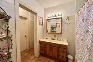 706 West St, Yoakum, TX 77995 - Photo 25