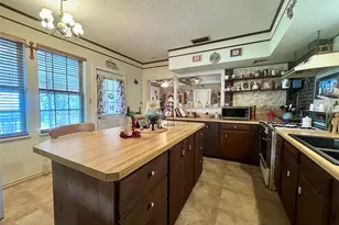 706 West St, Yoakum, TX 77995 - Photo 15
