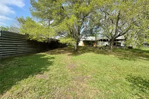 706 West St, Yoakum, TX 77995 - Photo 43