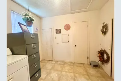 706 West Street, Yoakum, TX 77995 - Photo 21