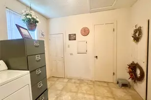706 West St, Yoakum, TX 77995 - Photo 21