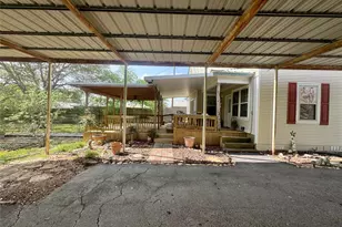 706 West St, Yoakum, TX 77995 - Photo 33