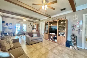 706 West St, Yoakum, TX 77995 - Photo 5